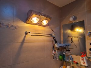 5 Sai Lầm Khi Dùng Đèn Sưởi Nhà Tắm Khiến Tuổi Thọ Giảm Một Nửa